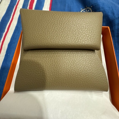 全新沒用過愛馬仕零錢包～只有一點點的小壓痕