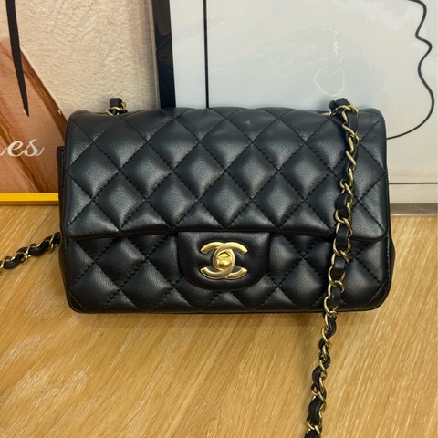（國外購證🆕全配）全新Chanel Mini CF20 黑金口蓋包✨最新晶片款