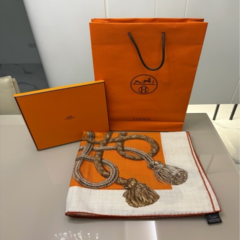 Hermes cashmere+silk 135*135大方巾