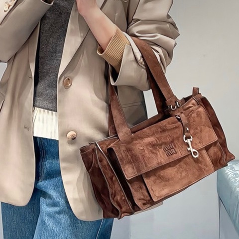 ✨MiuMiu｜Utilitaire 可可棕 麂皮手提包斜挎包｜98新