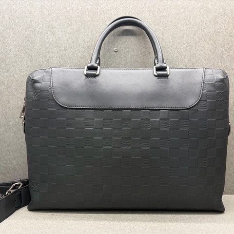 Louis Vuitton路易威登 黑色 全皮 手提公文包 電腦包 size：37*26.5*7cm左右，附件：肩帶