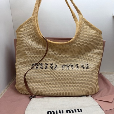 999新 MIUMIU繆繆 ivy 米白色編織托特包購物袋手提包腋下包。底長約36 配件：小子袋  塵袋