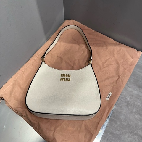 Miu Miu Hobo 手袋 腋下包 白金 ｜Classic Trend CT精品｜台北東區實體