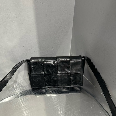 Bottega Veneta Cassette 8格 油蠟皮革 ｜Classic Trend CT精品｜台北東區實體