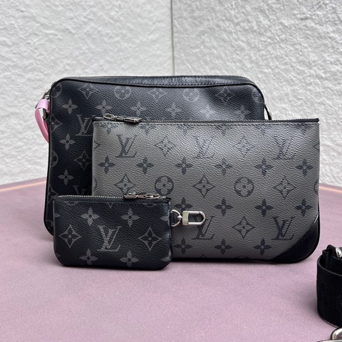 Louis Vuitton 路易威登 黑武士三合一郵差斜挎 尺寸24.5*18*4.5