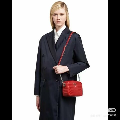 Prada Diagramme相機包  紅色 銀扣 21*14*8 98新配件塵袋