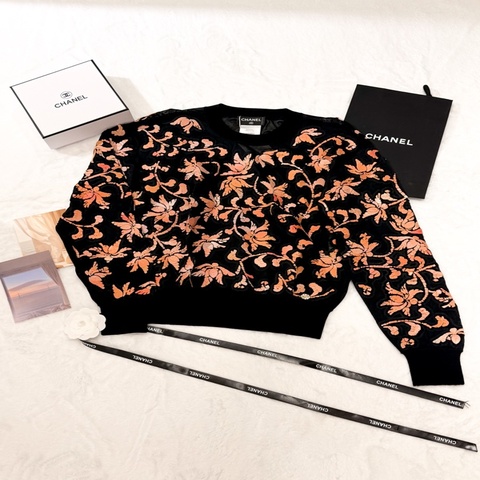 CHANEL花卉圓領上衣