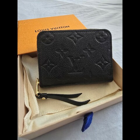 LOUIS VUITTON 拉鍊零錢包 黑牛皮壓紋 M60574
