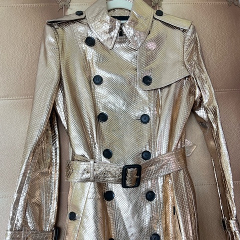BURBERRY蛇皮外套42碼全新