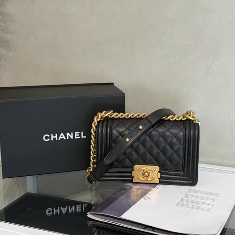 CHANEL Boy20 粒面牛皮口蓋包 - 黑金26開