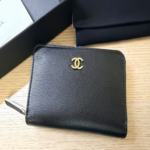 CHANEL 26s山羊皮黑金拉鍊短夾
