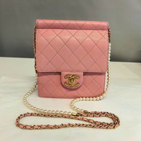 CHANEL 豎版CF 粉色菱格紋牛皮金扣珍珠鏈條斜背包