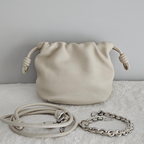 Loewe  flamenco mini 米白福袋包
