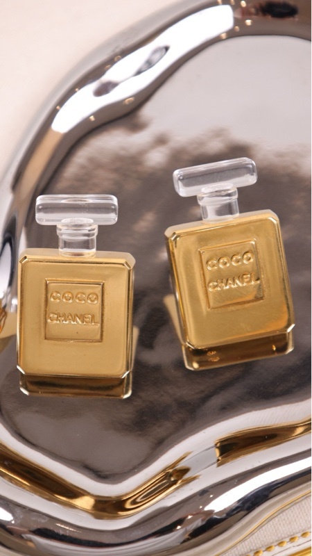Chanel 素金拼接亚克力香水瓶耳夹