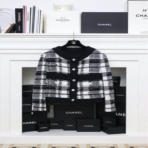 Chanel23p黑白格纹白银扣外套