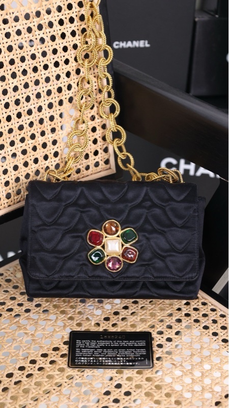 Chanel 1开琉璃宝石缎面单肩包