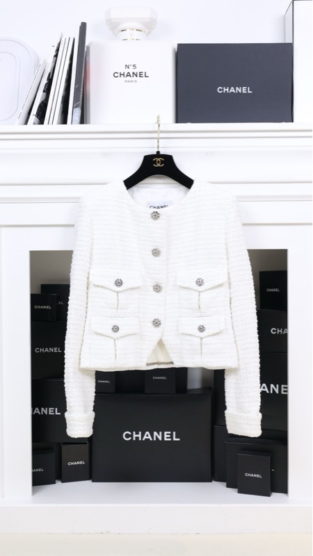 Chanel 22C早春度假系列白色圆领四口袋外套