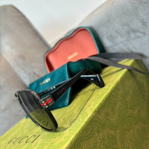 Gucci 雙槓黑色方框太陽眼鏡 GG0448S 001