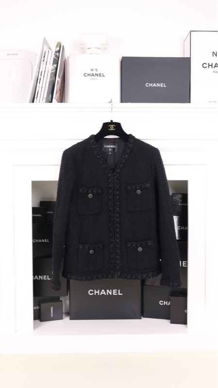 Chanel 16年罗马系列黑色粗花呢缎面滚边拉链V领四口袋外套FR42 24/4