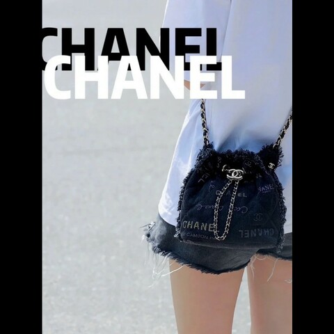 Chanel香奈兒黑丹寧牛仔 彩色字母塗鴉 抽繩鏈條水桶包小號 99新✨️