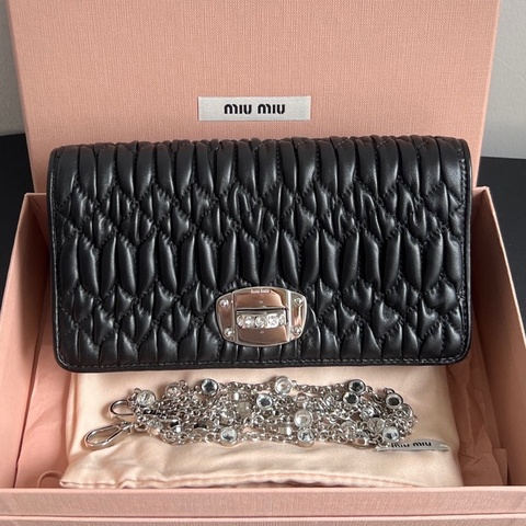 miumiu繆繆褶皺寶石鏈條包woc