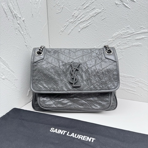 YSL Niki中號灰色油蠟皮銀鏈單肩斜挎包 尺寸約28*20*9cm，附件：塵袋