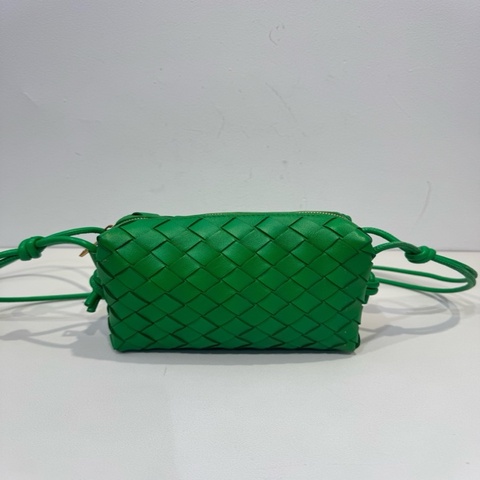 Bottega Vuitton葆蝶家鸚鵡綠編織相機包 單肩斜挎包 尺寸約：17x12x