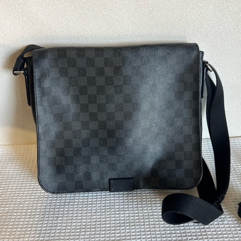 路易威登/Louis Vuitton  黑色棋盤格男士斜挎包 男士單肩包斜挎包底長30cm.13