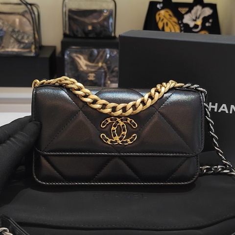 CHANEL香奈兒 黑金19woc mini手機包 芯片包 手提斜挎都可，尺寸17CM
