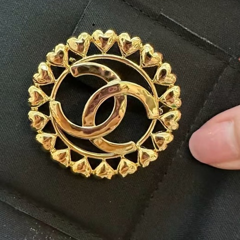 999新 Chanel香奈兒金色愛心圈環胸針 配盒 （未使用）