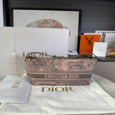 Dior 迪奧動物園系列粉色飯盒合 尺寸22*13 配塵袋