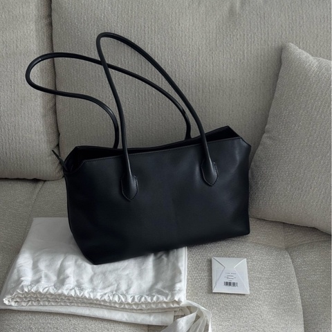 【比代購便宜‼️全新未用✨】The Row terrasse黑色胎牛皮 貨號W1292L97 色號black