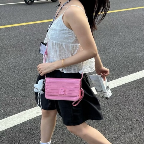 【威選精品｜Balenciaga 粉色鱷魚壓紋 豆腐包】