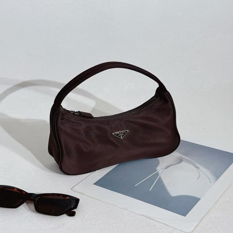 【威選精品｜Prada 棕色尼龍 Hobo 腋下包】