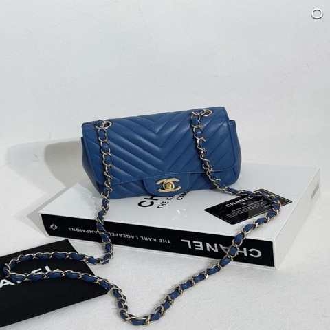 【威選精品｜Chanel 電光藍金扣 V紋 方胖子】