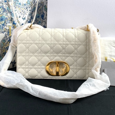 999新迪奧 Dior Caro 白色 經典藤格紋邂逅綿柔小羊皮 復古金屬扣輕鎖優雅 可腋下可斜挎 尺寸：29 x 18 x 10