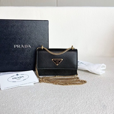【威選精品｜PRADA Saffiano 迷你鏈條卡片夾】
