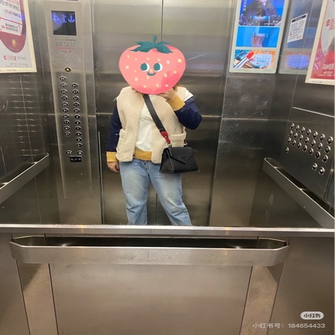 【威選精品｜PRADA 黑紅撞色信封翻蓋肩背包】