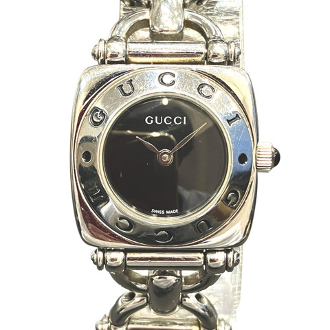 Gucci 馬銜扣手錶，總重 43.6 克，不鏽鋼，石英機芯，黑色錶盤，6400L。