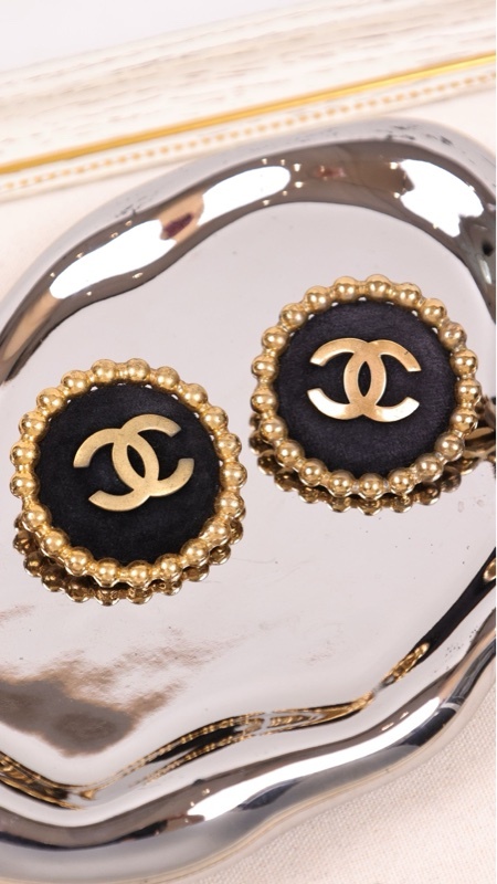 Chanel 88年黑金丝绒cc素金滚边圆形耳夹