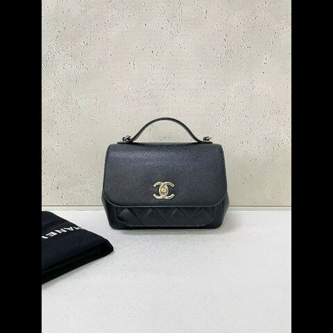 Chanel small affinity
黑金郵差