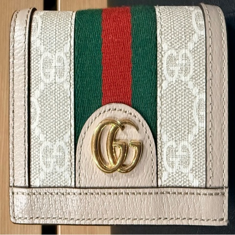 Gucci燕麥奶色經典的 Ophidia 系列短夾