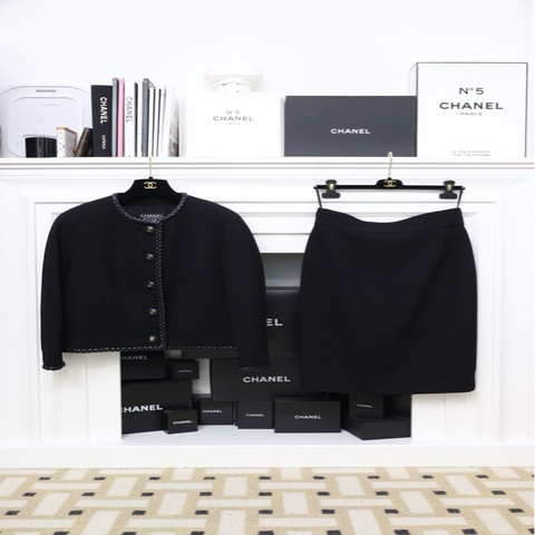 Chanel 92年秋冬皮扣皮革编花滚边黑金扣外套半裙套装