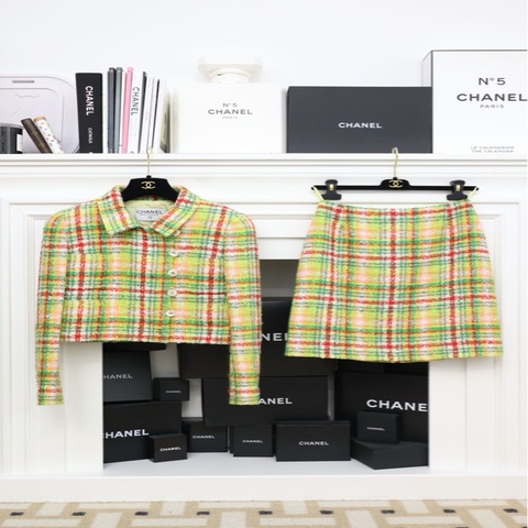 Chanel 97年绿彩色格纹白贝母扣上衣半裙套装