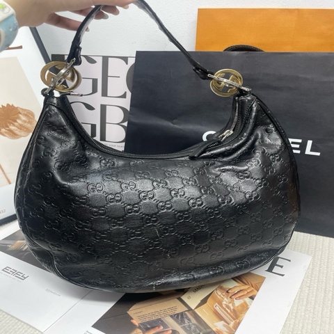 97❤️Gucci古馳 經典黑色全皮月牙包，雙G金銀扣設計