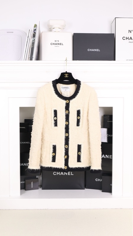 Chanel 94年秋冬秀款黑白滚边毛毛四口袋金扣外套
