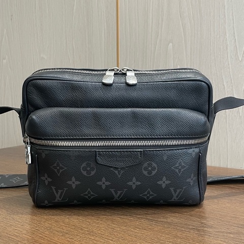 Louis Vuitton 路易威登 黑武士 郵差包 尺寸 24*9*17.5
