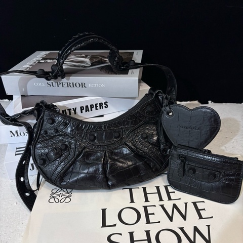 Balenciaga/巴黎世家 Le Cagole 黑色鰐魚壓紋牛皮機車包單肩斜挎包