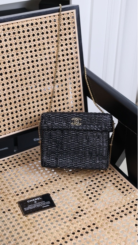 Chanel 5开黑金藤编方形盒子单肩包
