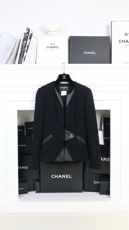 Chanel 10年黑色书包扣两口袋外套